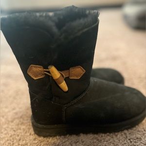 Good condition black Uggs size 7